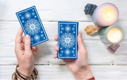 Inicio en Astros y Tarot con Aiyanna Tu Refugio Mágico